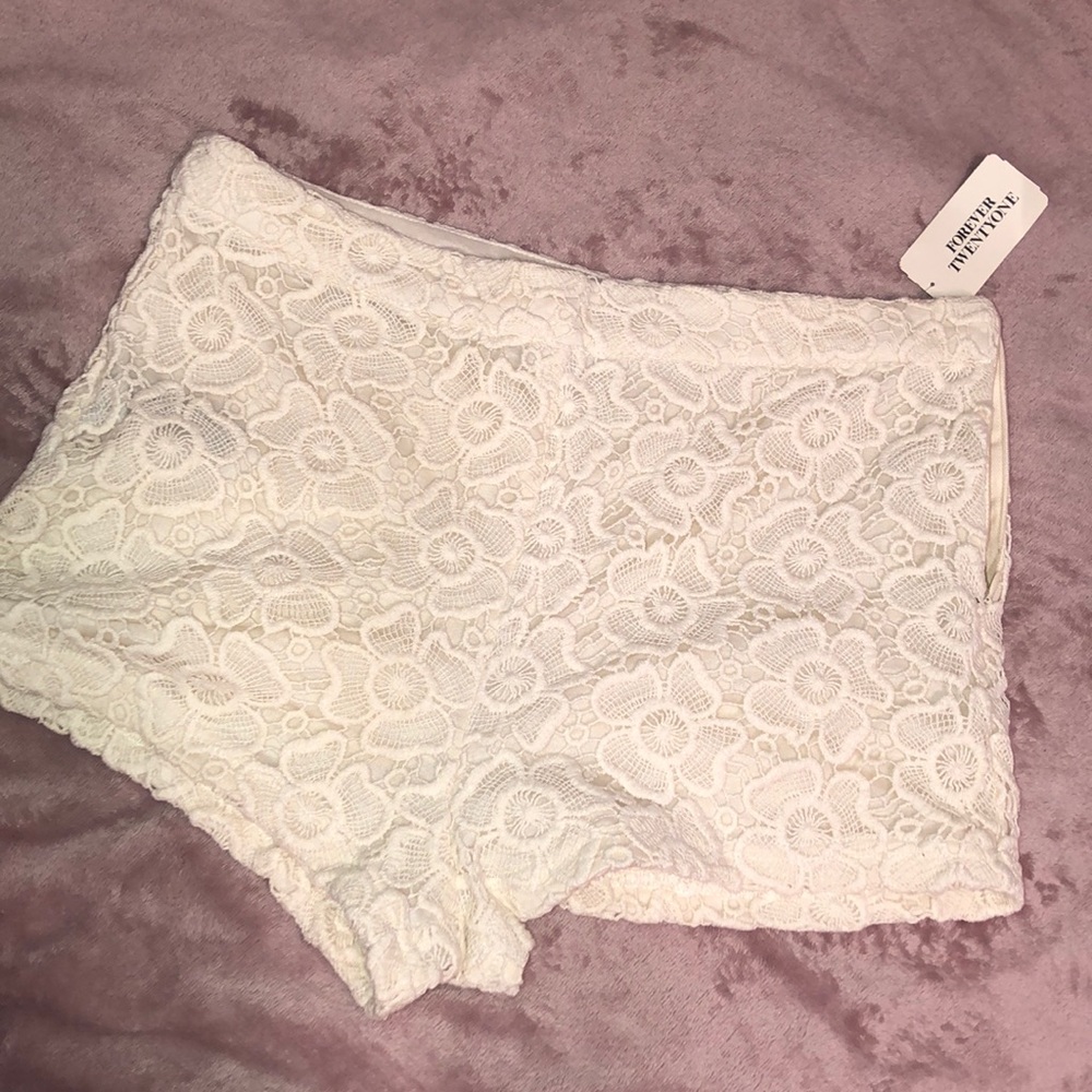 FOREVER 21| Side Zip High Waist Lace Shorts